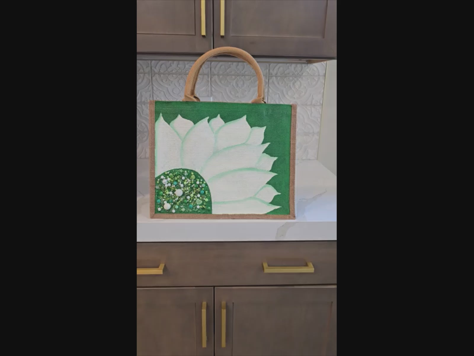 Video of green sunflower tote bag, jute sunflower bag, eco-friendly floral market bag, hand painted sunflower tote